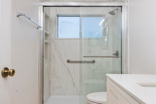 Building Photo - 206 16th St