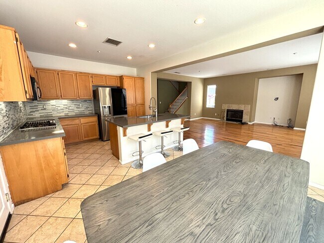 Building Photo - Executive Style Vista Home at an Affordabl...