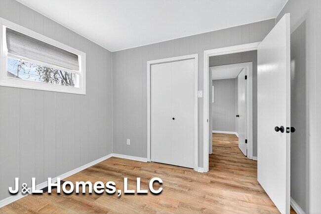 Building Photo - 1655 Westfield Dr N