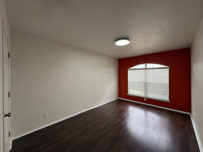 Building Photo - 2404 Griffin Dr