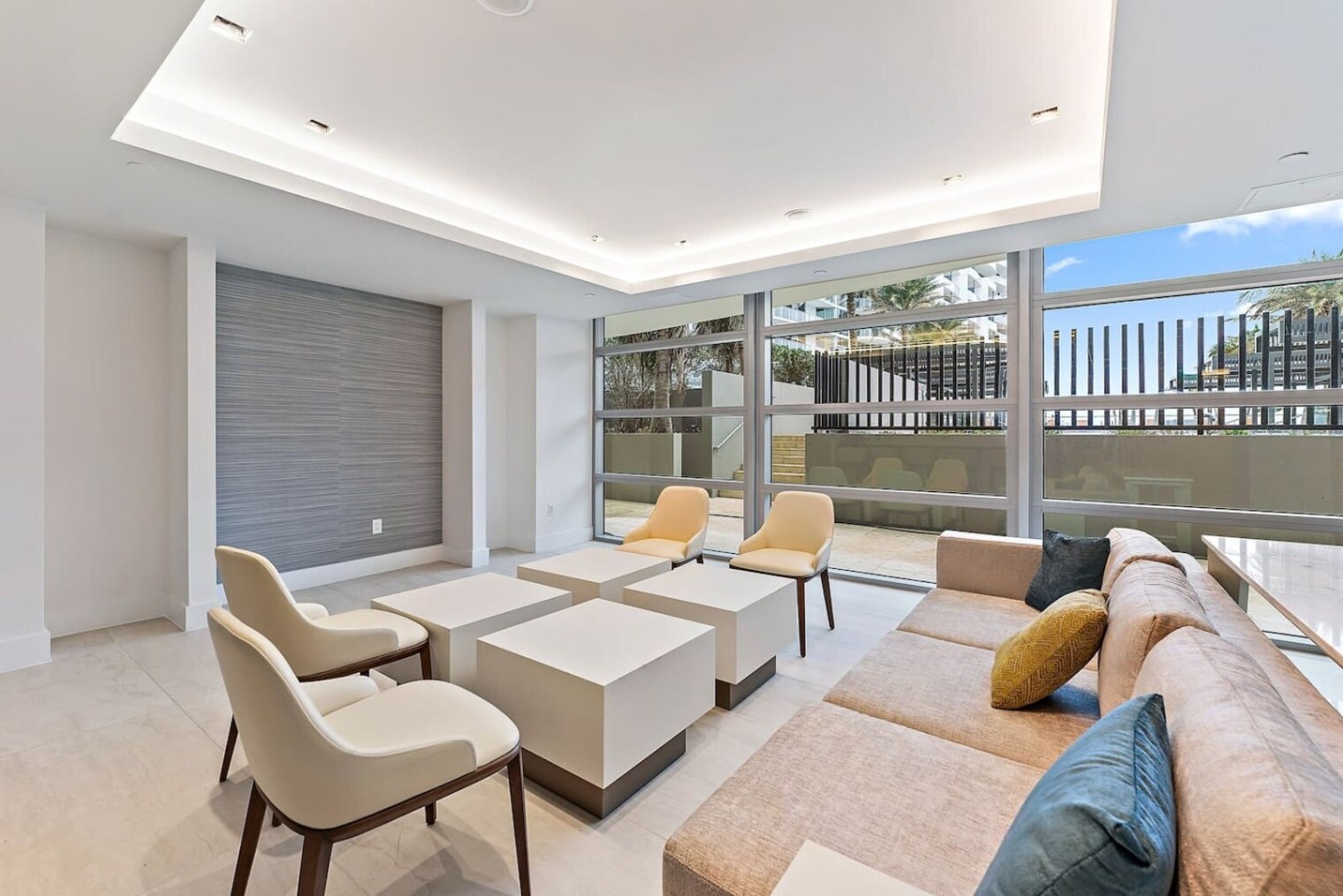 Building Photo - 3100 N Ocean Dr