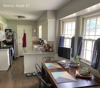 Building Photo - Remodeled Ranch w/Fin Bsmt Fenced Yard in ...