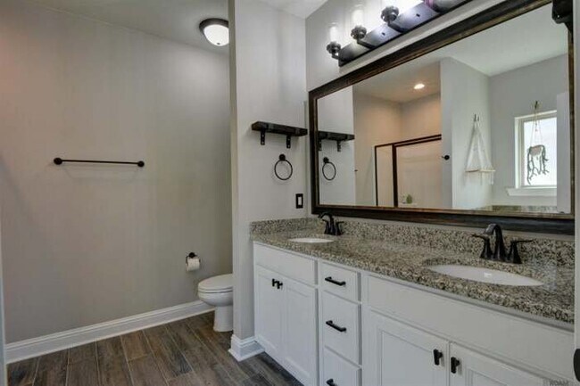 Building Photo - 6151 Lake Edge Dr