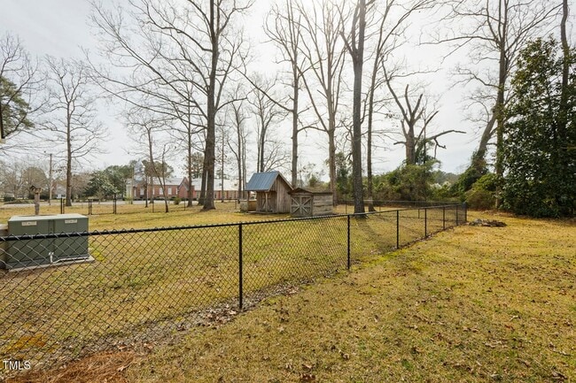 Building Photo - 4610 Linden Rd