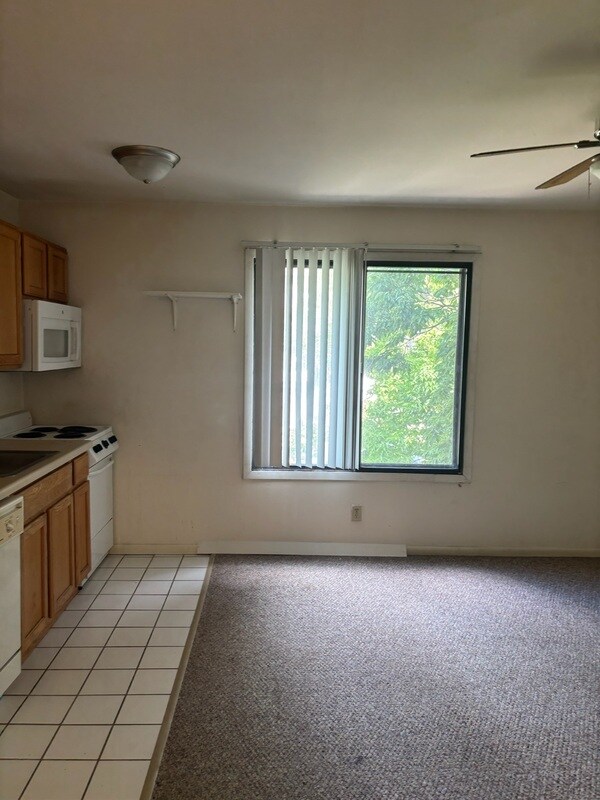 Building Photo - 134 E Johnson St