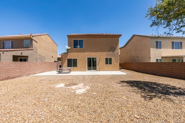 Building Photo - Large home near Aliante*Close to area schools and shopping centers*