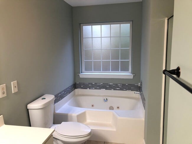 Building Photo - 4323 Lotus Ct