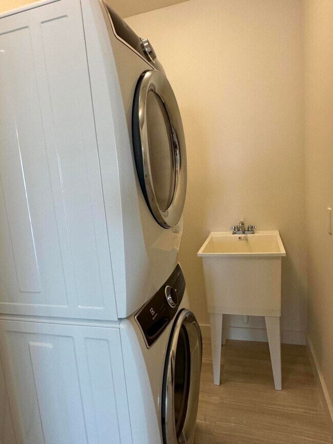 Building Photo - 4701 Meridian Ave