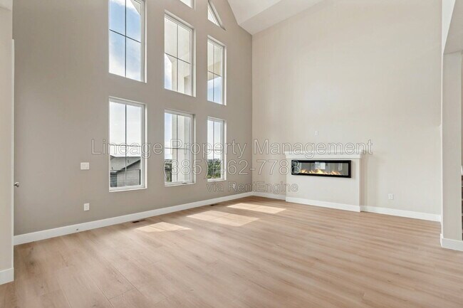 Building Photo - 707 N 1540 E