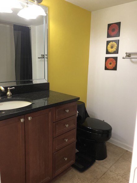 Bathroom - 4246 River Green Dr NW