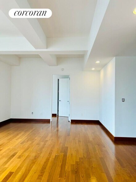 Building Photo - 305 E 63rd St
