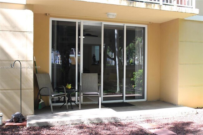 Building Photo - 519 E Sheridan St