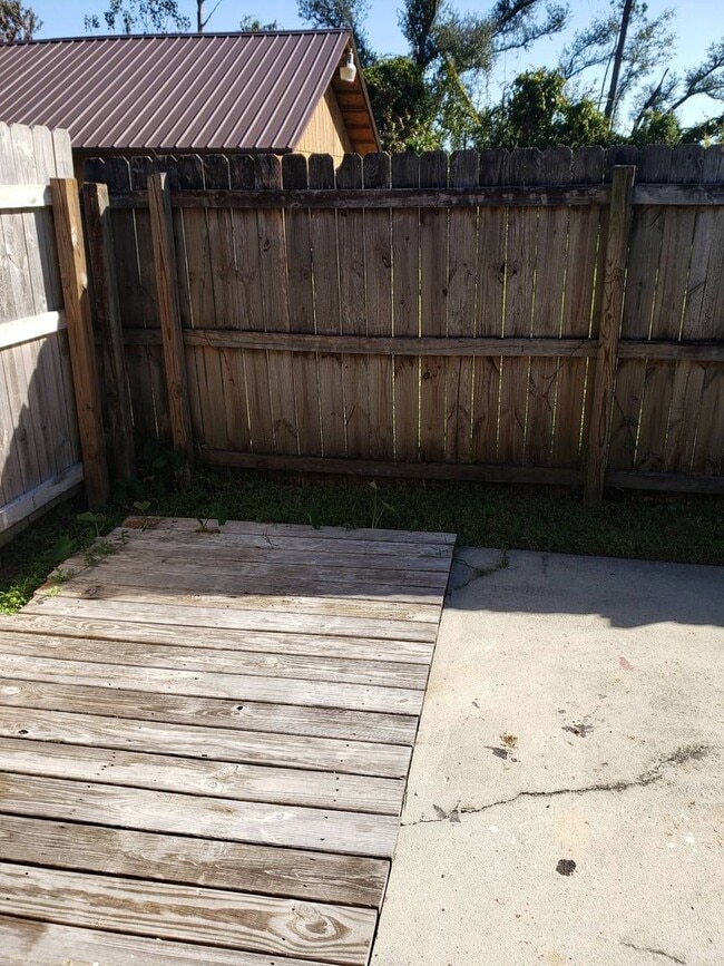 Building Photo - Great Efficiency Unit, Close to Tyndall AFB!