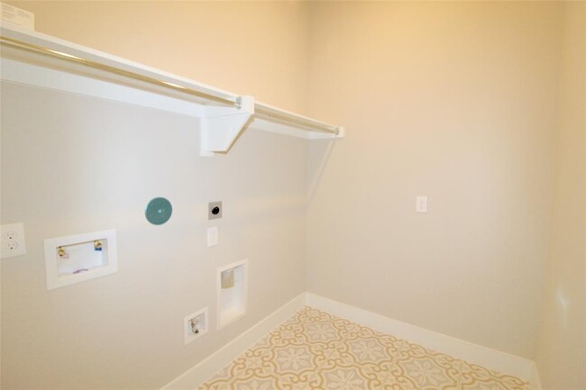 Building Photo - 2211 Almond Creek Ln