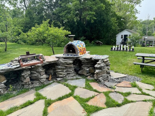 Building Photo - 1357 Canal Rd