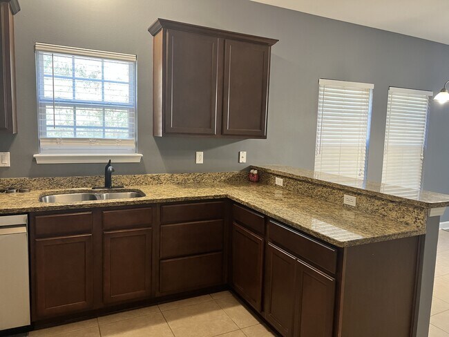 Building Photo - 6005 Fiori Dr