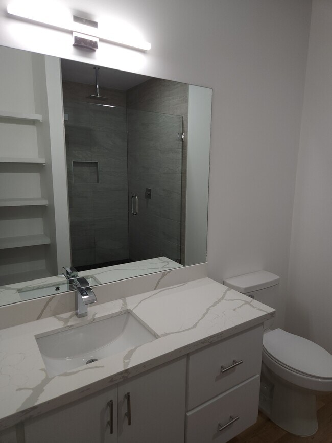 Building Photo - 706 W Seminole Ave