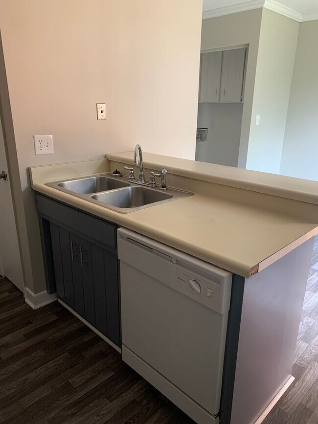 Building Photo - E Blackstock Rd -14