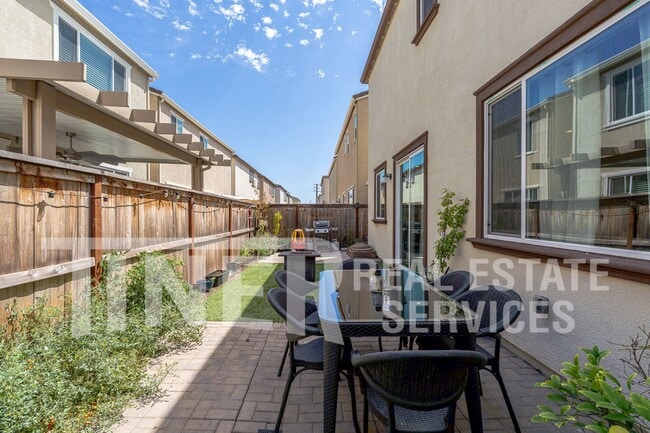 Building Photo - 3555 Nuestra Ave