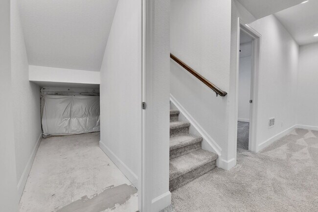 Building Photo - $4,850 - Spacious 5-Bed, 3.5 bath Home wit...