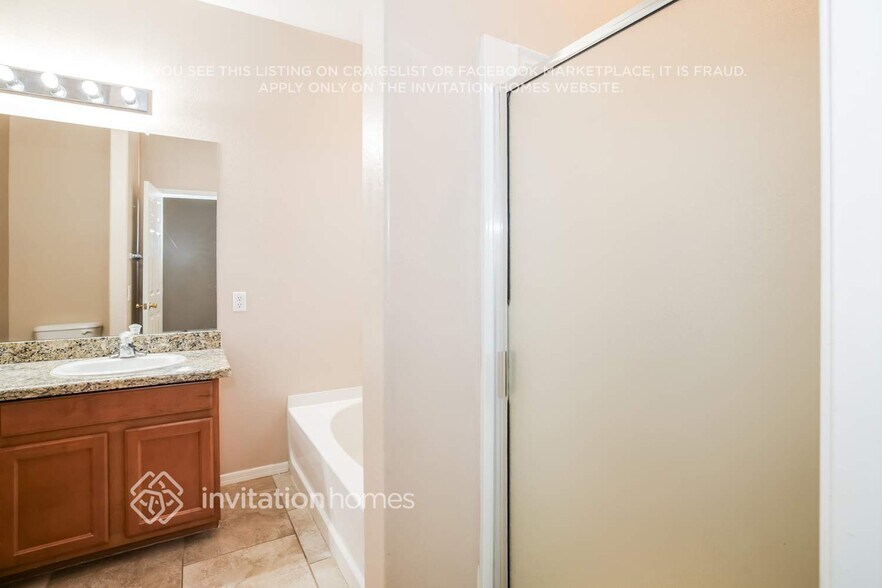 Building Photo - 6805 S 70th Dr