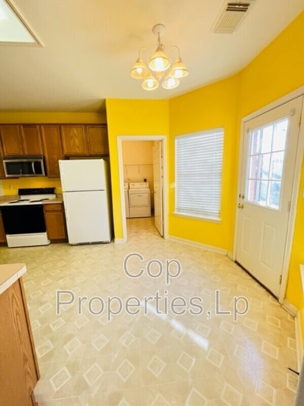 Building Photo - 6239 Parkland Oaks Dr