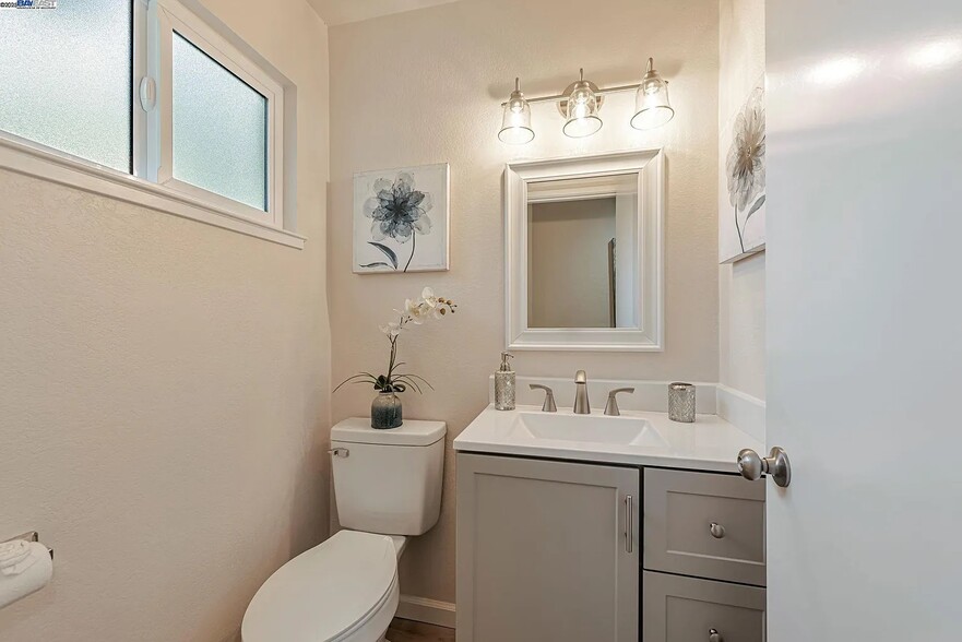 Building Photo - 7516 Silvertree Ln