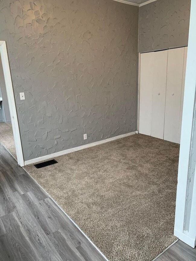 Building Photo - 1311 Harriet St