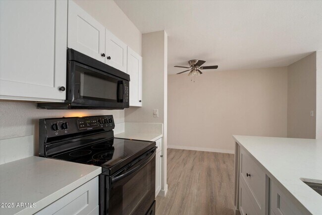 Building Photo - 8055 E Thomas Rd