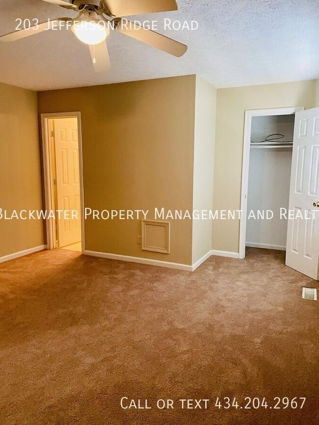 Building Photo - 203 Jefferson Ridge Rd