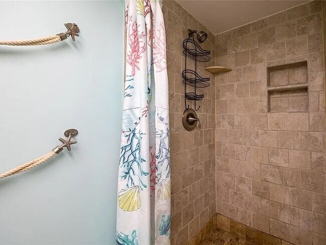 Building Photo - 10th FLR 2B/2BA Waterfront with Panoramic Intercoastal Views in 55+ Community