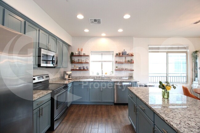 Building Photo - 240 W Juniper Ave