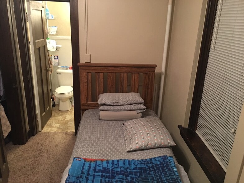 Building Photo - 741 Melrose Ave