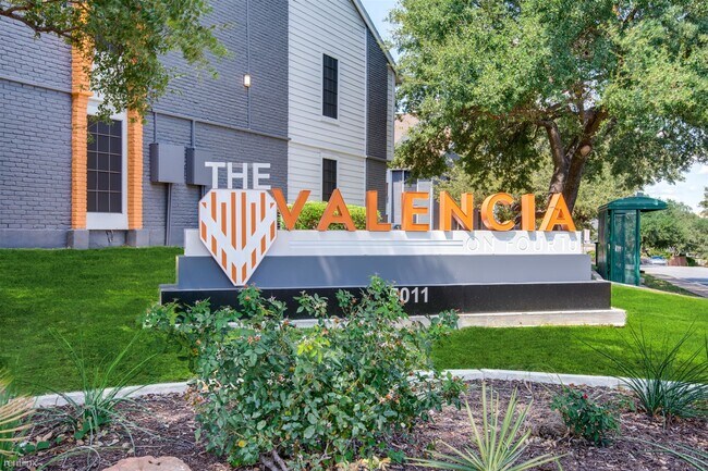 Building Photo - 2 br, 1 bath  - Valencia at Medical