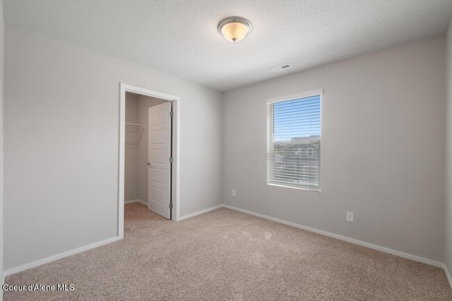 Building Photo - 1102 S Best Rd