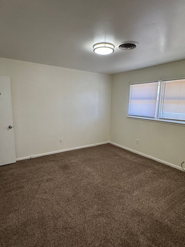 Building Photo - 2418 46th St