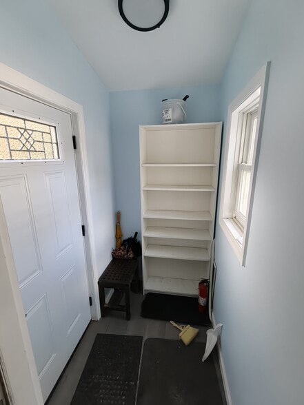 Mudroom - 39 Robertson Ave