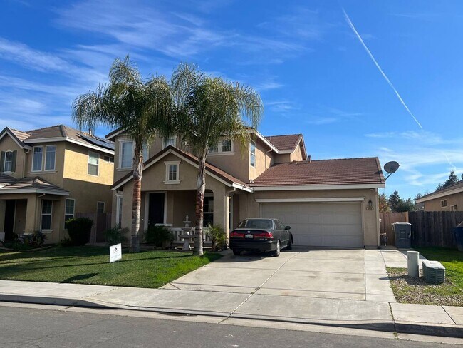 Primary Photo - Spacious 4 Bed, 3 Bath Home in Madera – Pe...