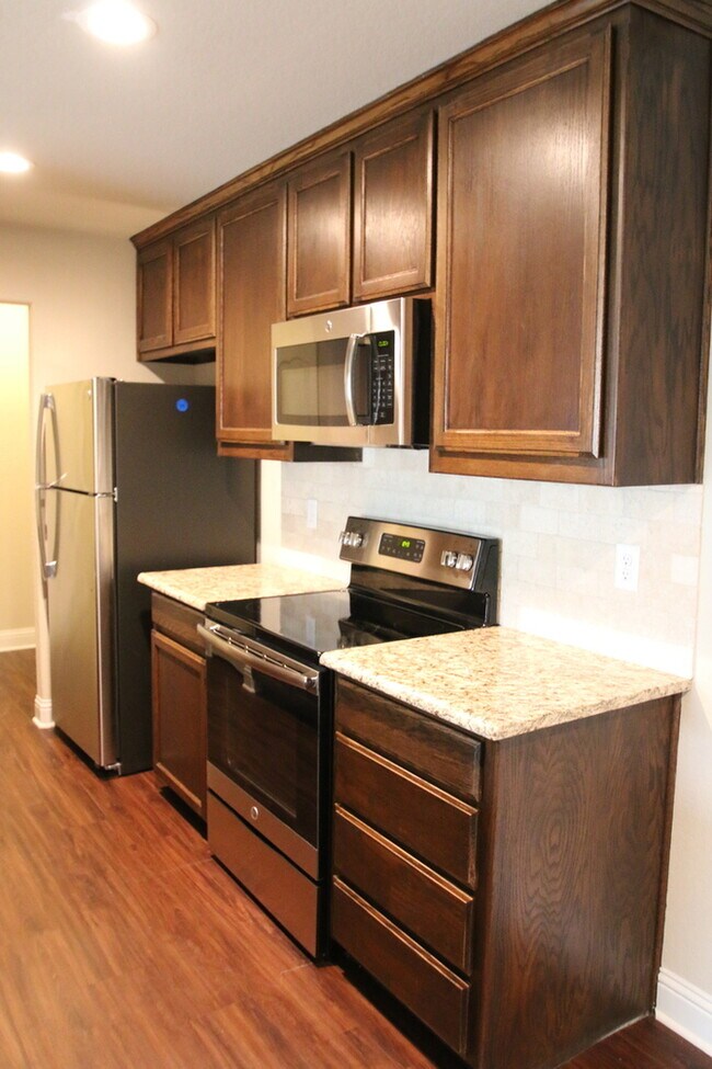 Building Photo - Move In Ready | 3BR/2BA West Fort Worth Home Near I-30, Camp Bowie & Lockheed Martin — Pets Welcome