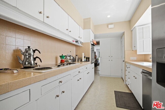 Building Photo - 352 S Wetherly Dr