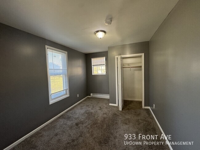 Building Photo - 933 Front Ave