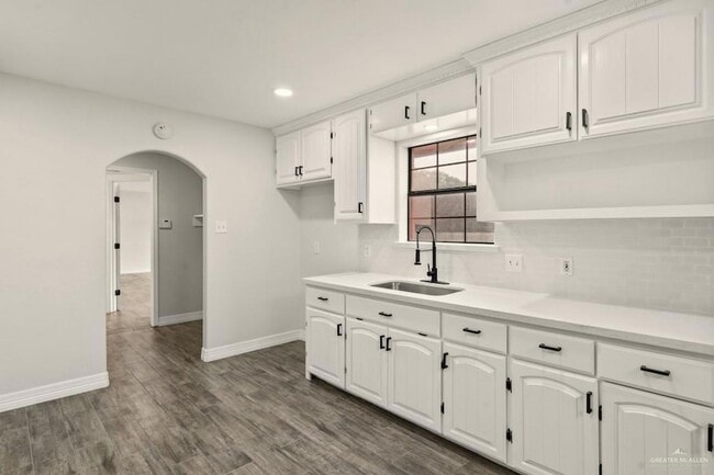 Building Photo - 413 S Los Cerritos Cir