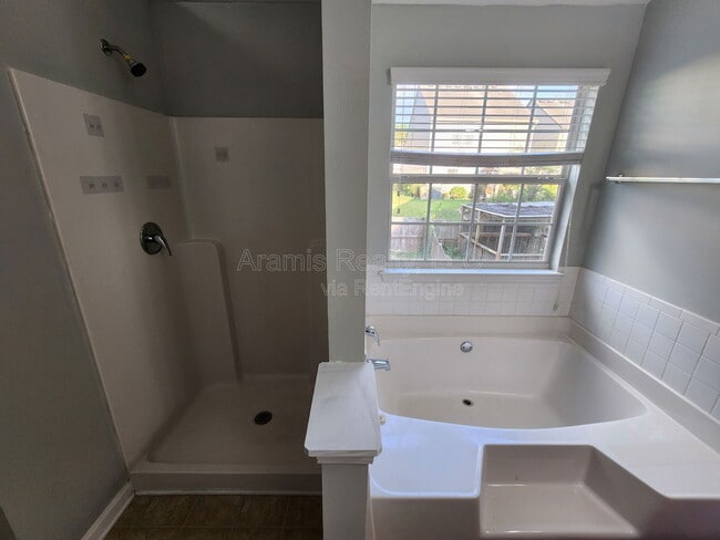 Building Photo - 5860 el Segundo Way