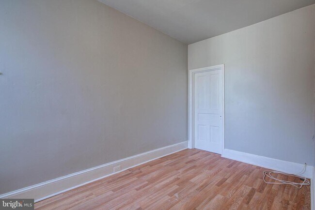 Building Photo - 2069 E Monmouth St