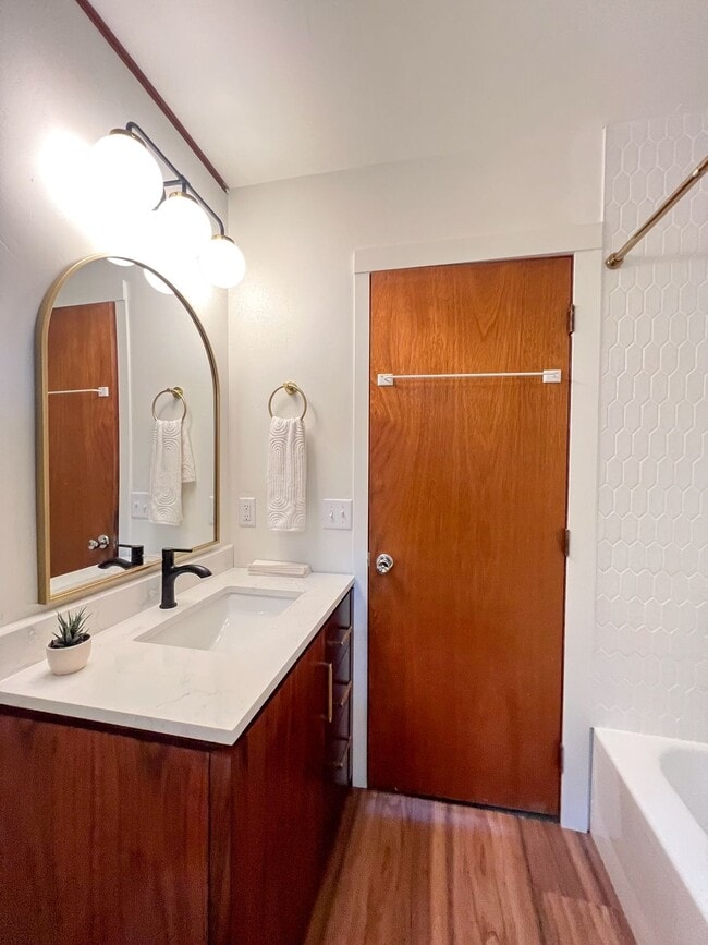 Building Photo - 735 S Main St