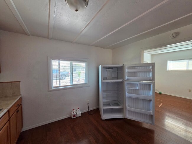 Building Photo - Cute and Clean- 1 bedroom/1 bath home with AZ room in Central BHC