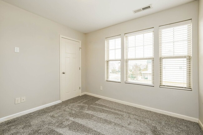 Building Photo - 14 Outwater Ridge Dr