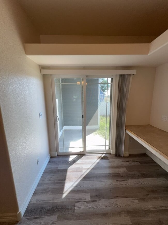 Building Photo - 4326 Mariposa Ln