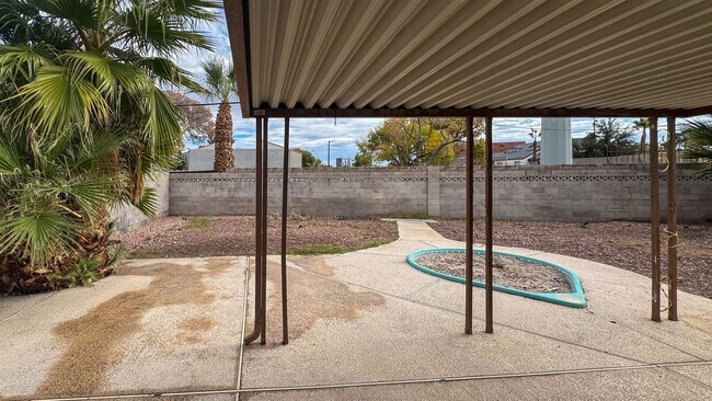 Building Photo - 50 Shadow Ln