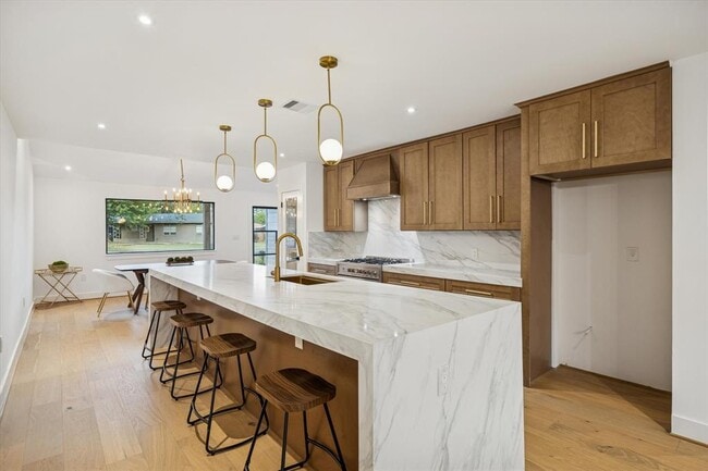 Building Photo - 1611 Ridgehaven Dr